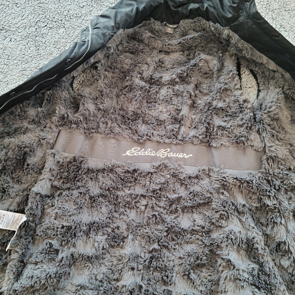 clothes - Picture 2 of 3